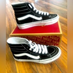 Brand New Vans Sk8-HI shoes